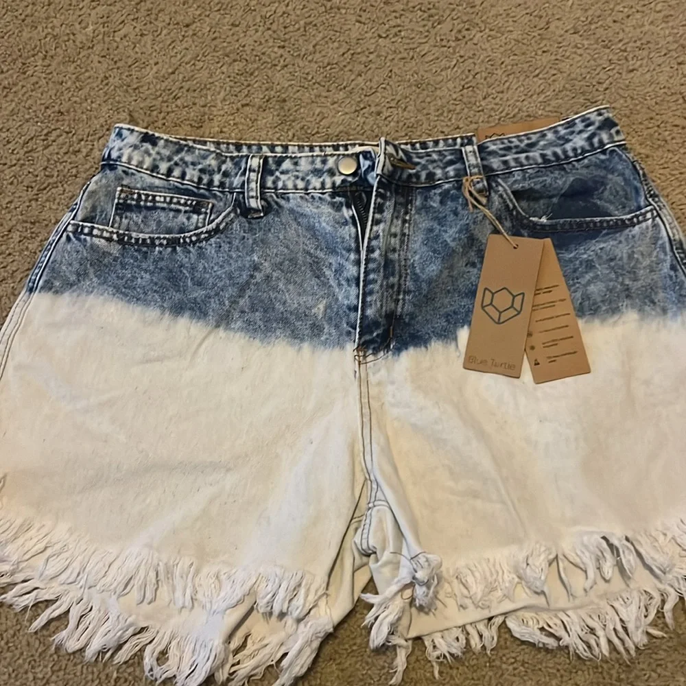 NWT Women’s Blue Turtle Denim Jeans Shorts Large